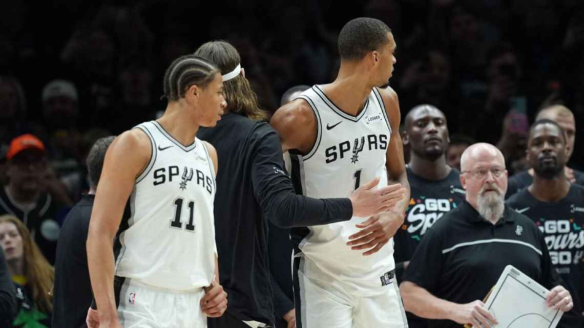 Timberwolves reaccionan ante los Spurs y empatan la serie tras la expulsión de Wembanyama