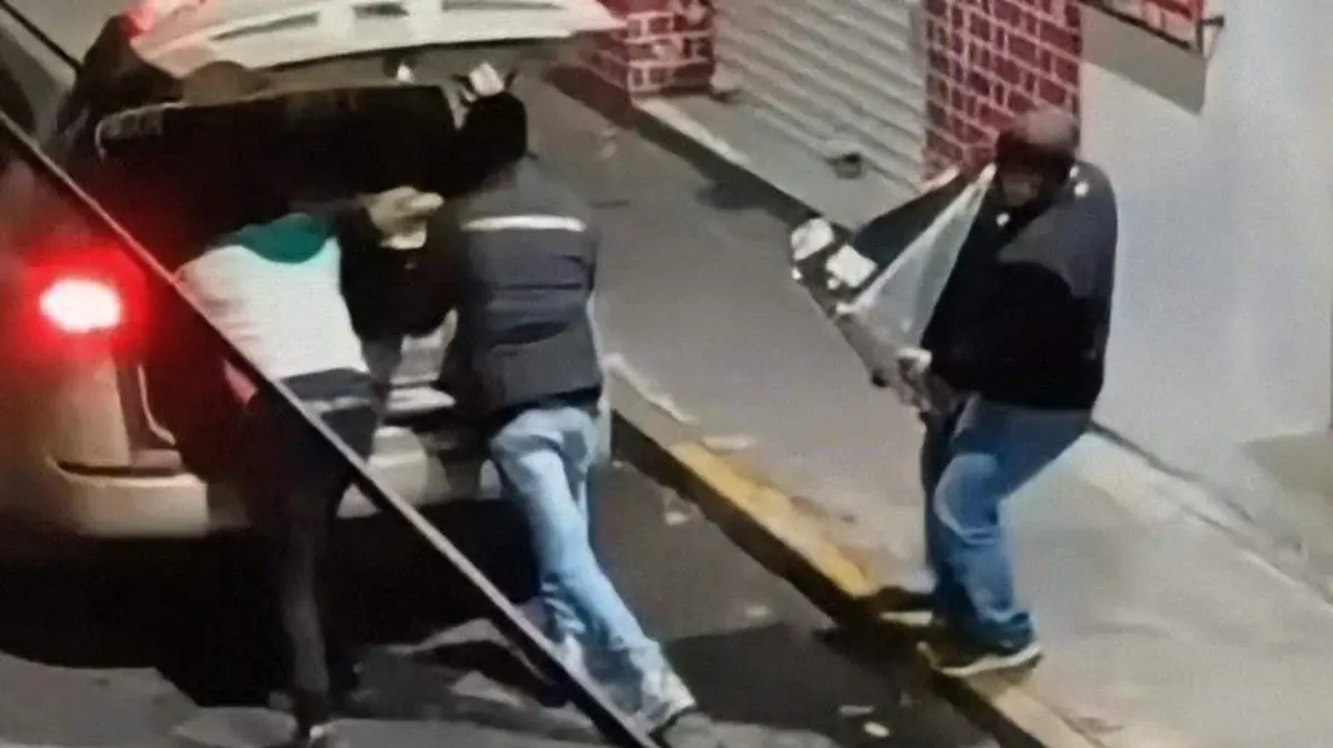 Vecinos frustran asalto a pizzería y someten a presunto ladrón en Mérida