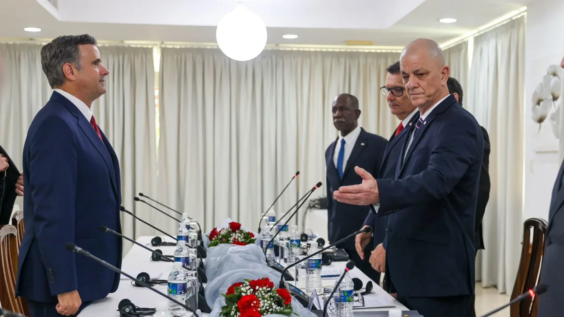 Director de la CIA sostiene inusual reunión con autoridades cubanas en La Habana