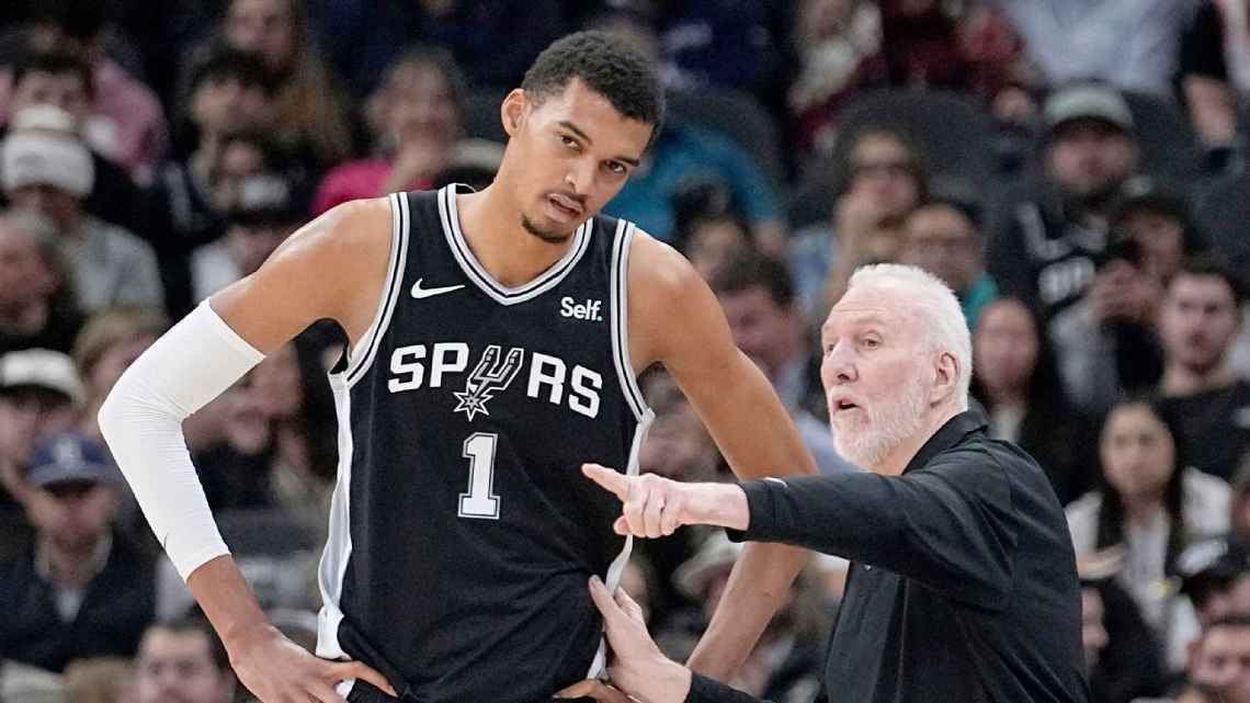 Los jóvenes Spurs se apoyan en sus leyendas para escribir una nueva era en San Antonio