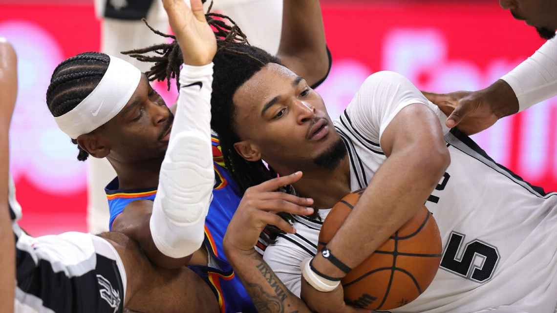 Spurs igualan la serie ante Thunder con una defensa de campeonato
