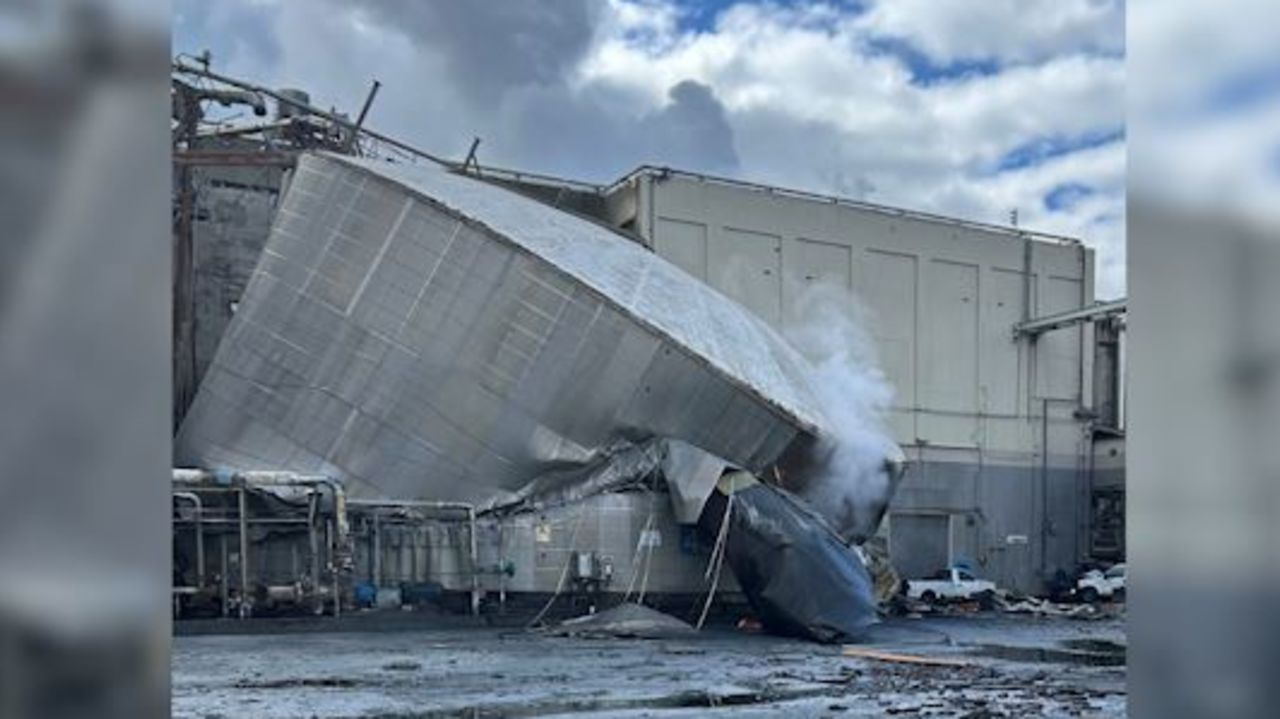 Implosión de tanque químico en planta de papel de Washington deja un muerto y nueve desaparecidos