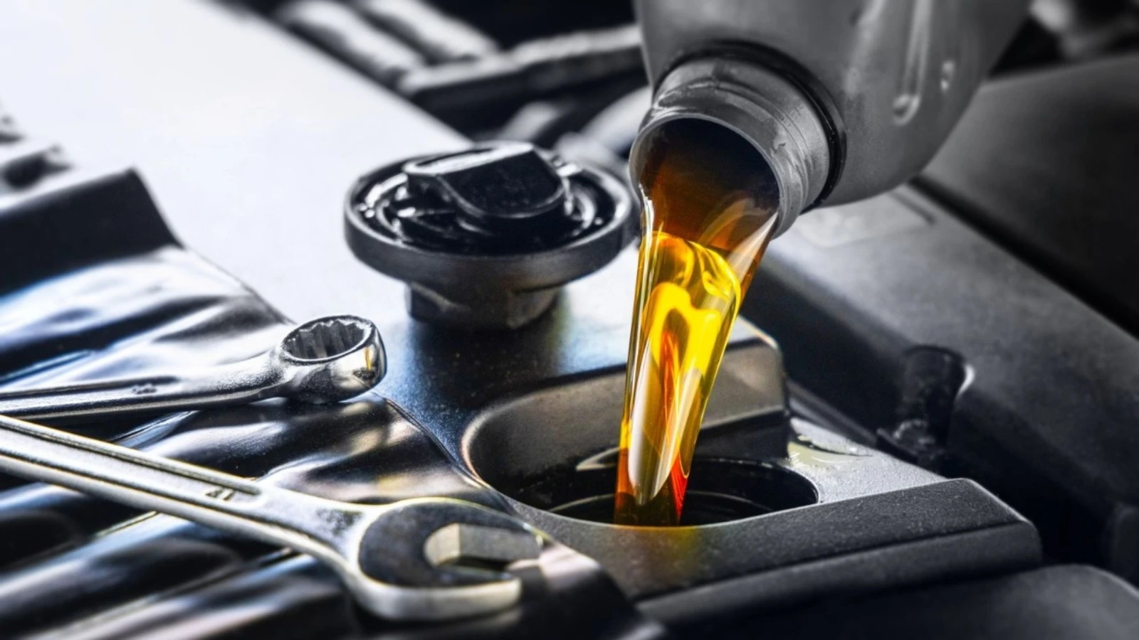 Escasez de aceite y lubricantes pone en alerta a la industria automotriz mundial