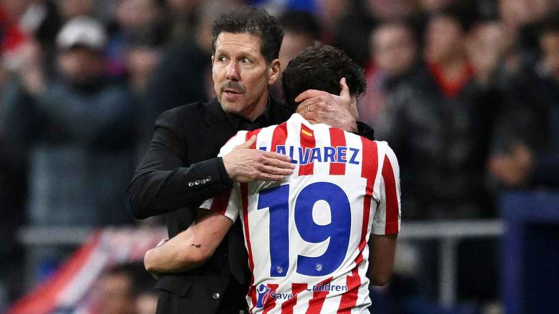 Atlético cierra la puerta al Barcelona por Julián Álvarez: “No está en venta”