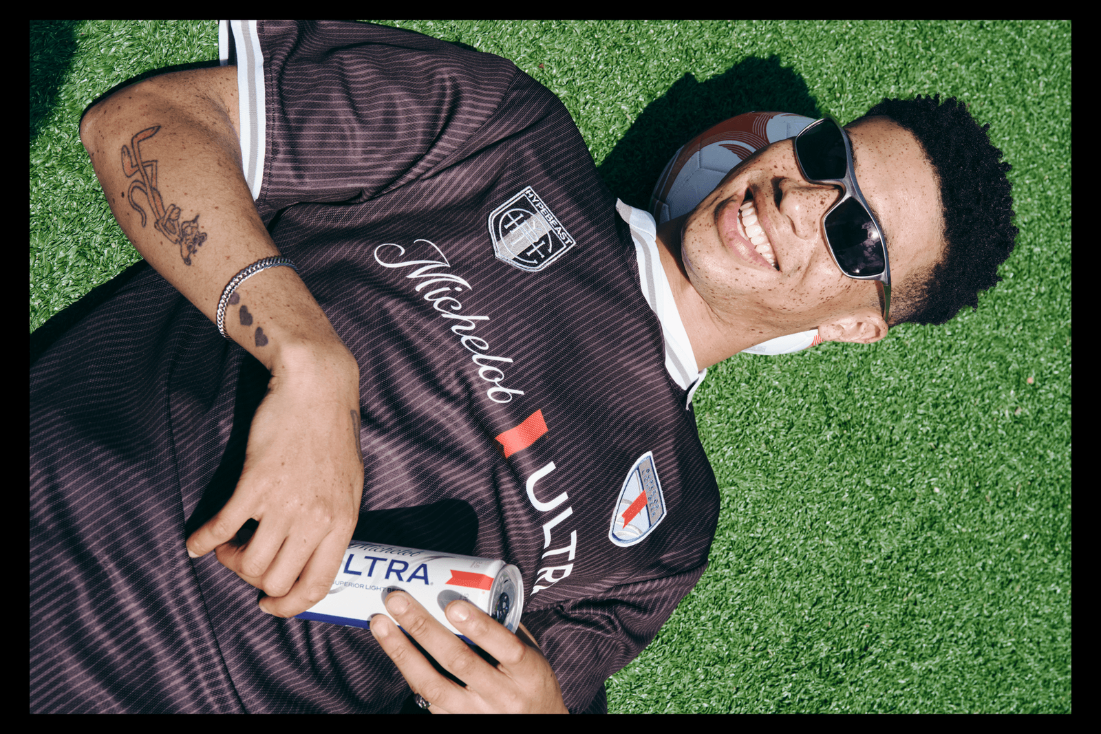 Michelob ULTRA lleva el estilo urbano al fútbol con su cápsula Pitchside
