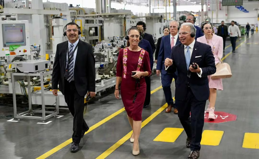 Sheinbaum impulsa acuerdo con General Motors para fabricar 80 mil vehículos en México