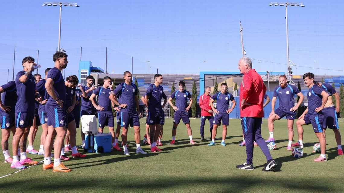 Paraguay llegó a Estados Unidos con ilusión mundialista y buenas señales sobre Julio Enciso