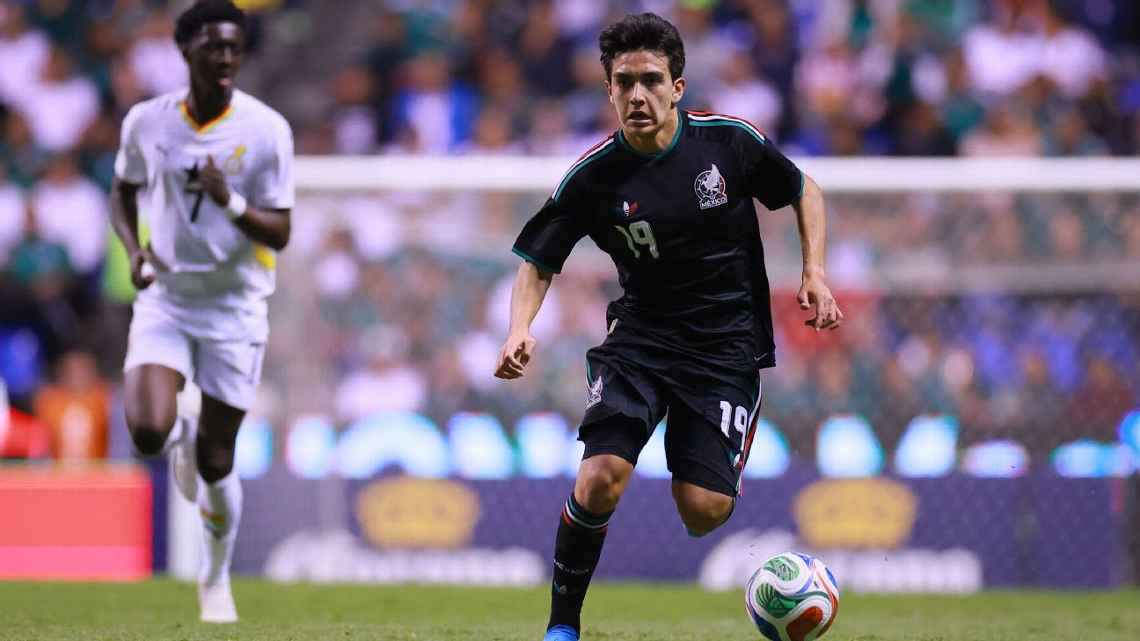 Gilberto Mora frena rumores europeos y renueva con Xolos de Tijuana