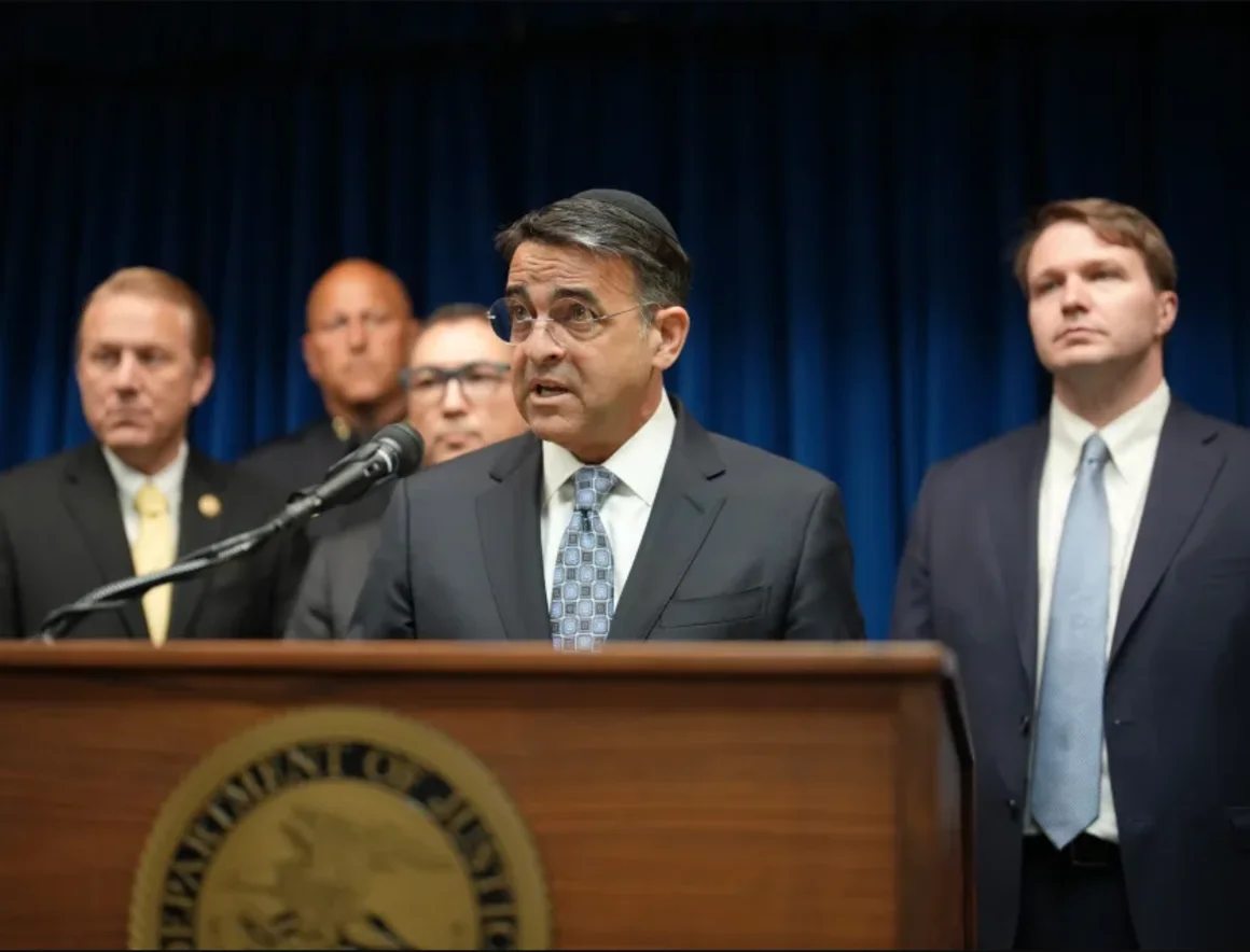 Imputan a 15 personas por presunta obstrucción a agentes migratorios en Minnesota