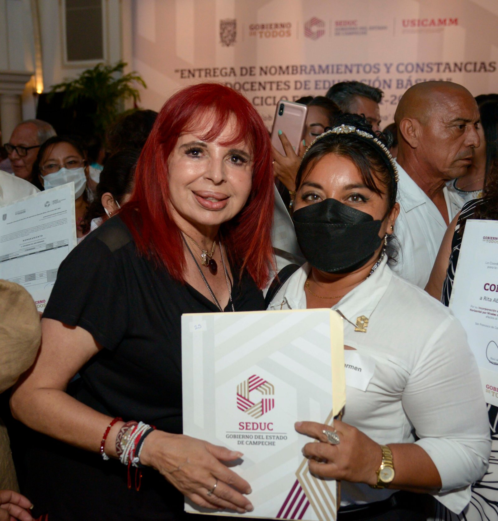 Entregan nombramientos y constancias a docentes de Educación Básica para el ciclo escolar 2021 - 2022