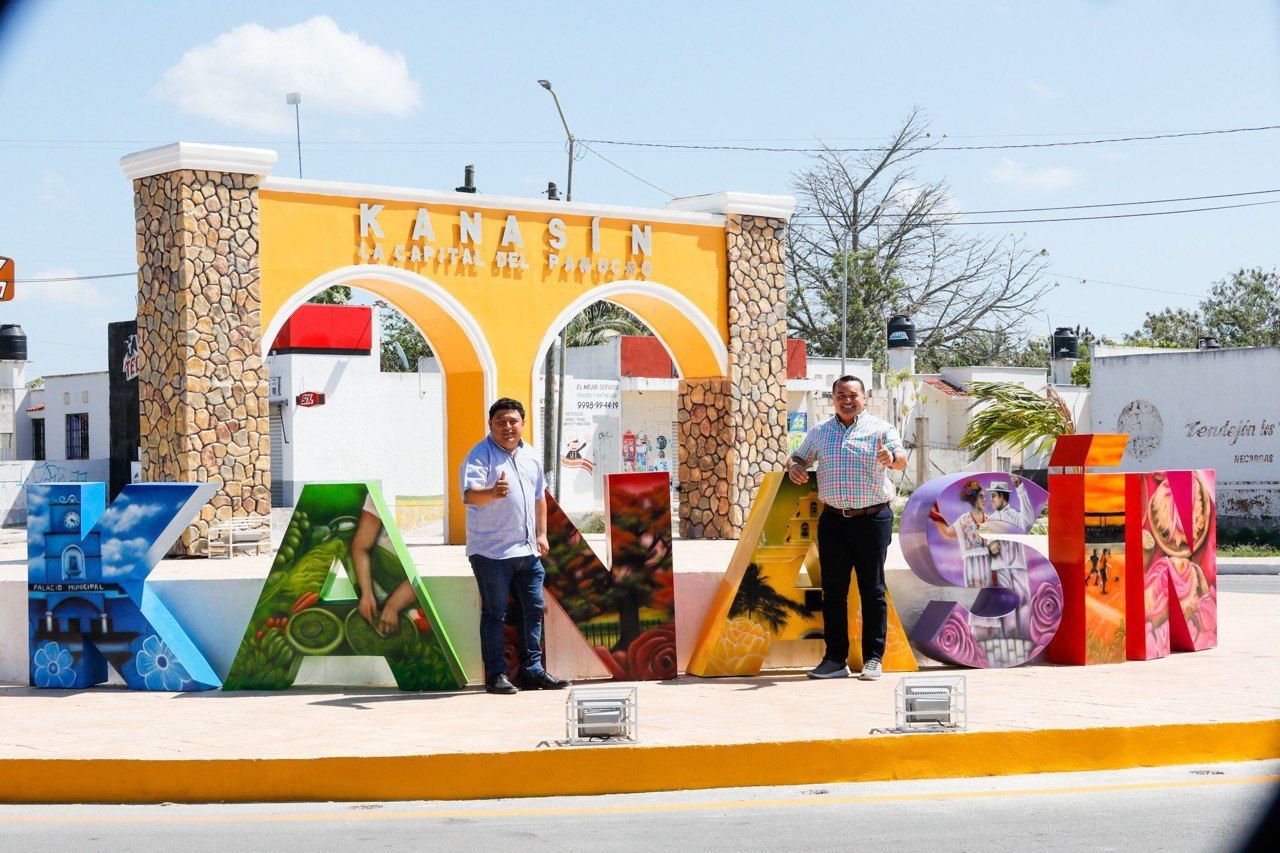 Renán Barrera es bien recibido por mototaxistas de Kanasín