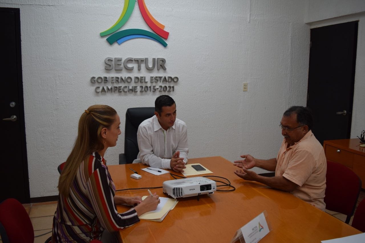 Titular de SECTUR se reune con el líder de la Agrupación de Taxis “Nueva Generación”,