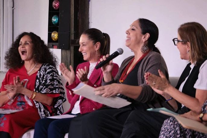 Sheinbaum escucha a representantes de la comunidad artística