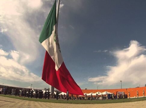 ENRIQUEciendo la noticia