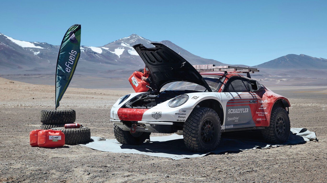 Porsche nos hace soñar con un futuro de gasolina