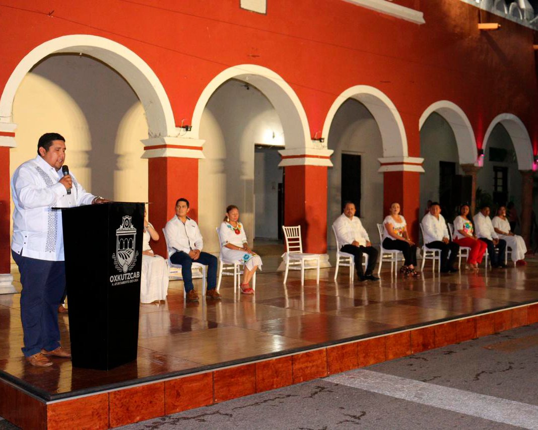 Inauguran nuevo parque en Oxkutzcab y coronan a la Señorita Aniversario