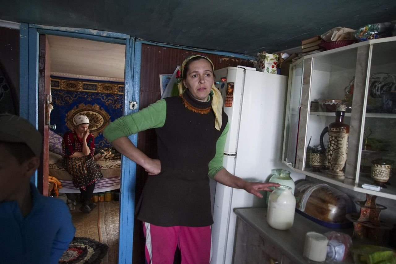 Niños comen alimentos impuros en Chernobyl