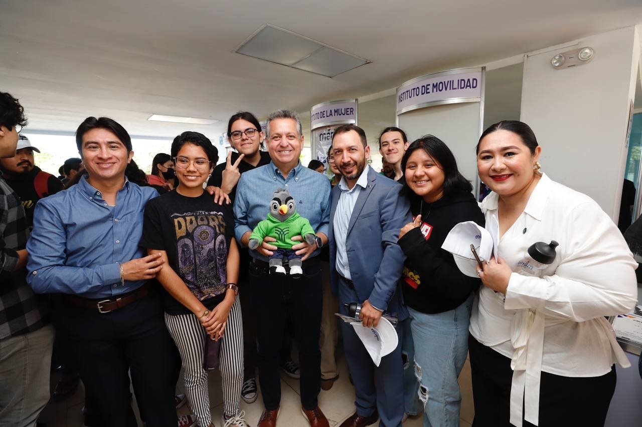Ayuntamiento de Mérida acerca sus programas y servicios a la comunidad estudiantil