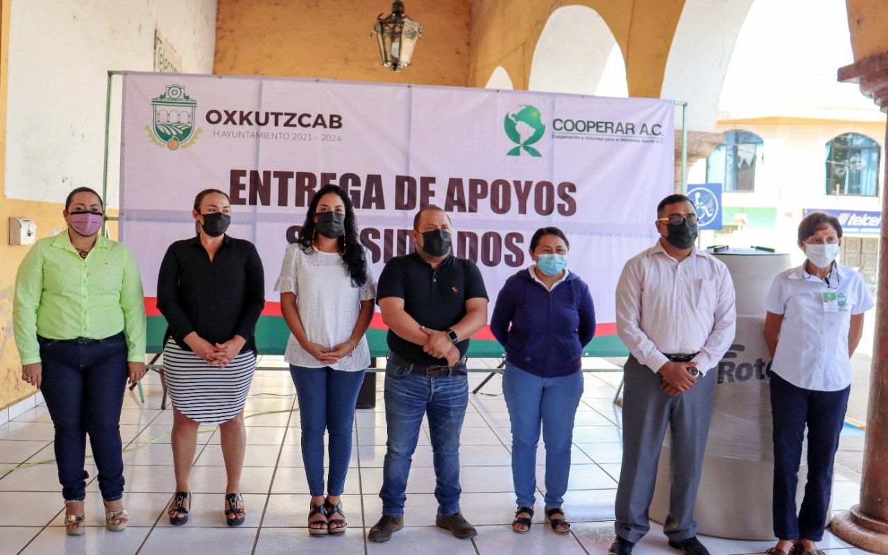 El alcalde Juan Martin entrega apoyo a familias necesitadas