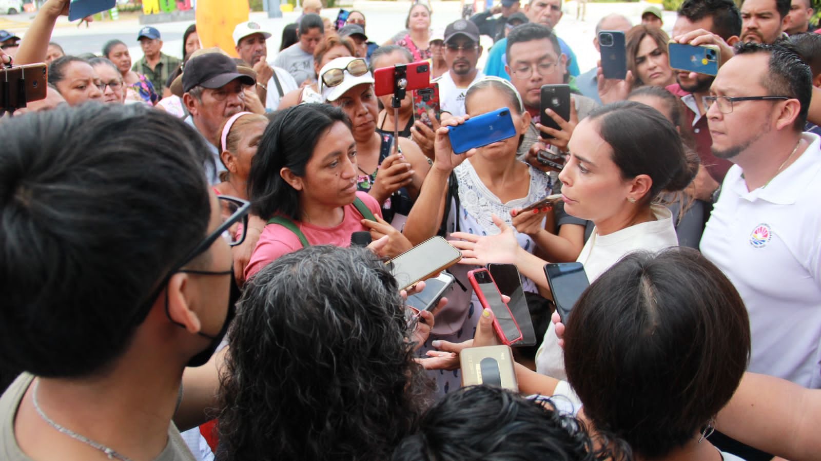 Atiende gobierno de BJ a vecinos de colonias no municipalizadas