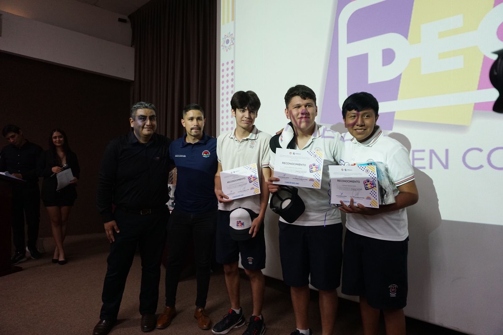 Premia gobierno de BJ a ganadores de "Dímelo en Corto 2023"