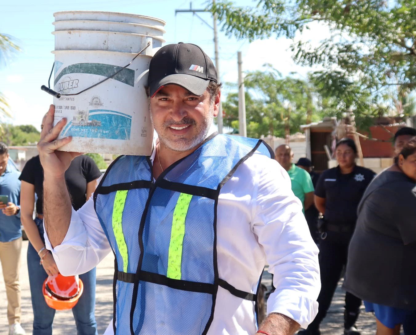Beneficiarios de Flamboyanes, agradecen al alcalde Julián Zacarias Curi por el apoyo recibido