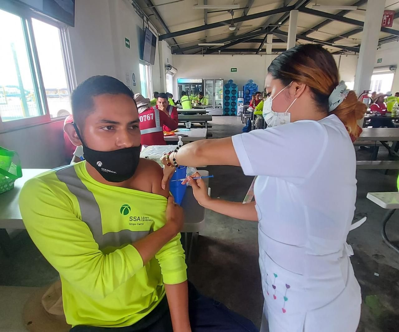 Vacuna IMSS contra COVID-19 a trabajadores de empresas que no han recibido dosis, que requieran completar su esquema o recibir el refuerzo
