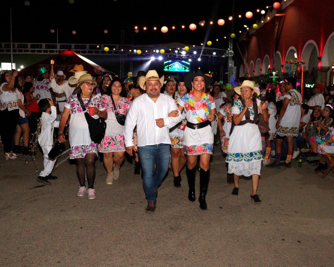 Baile de X´toles anima el Carnaval de Oxkutzcab