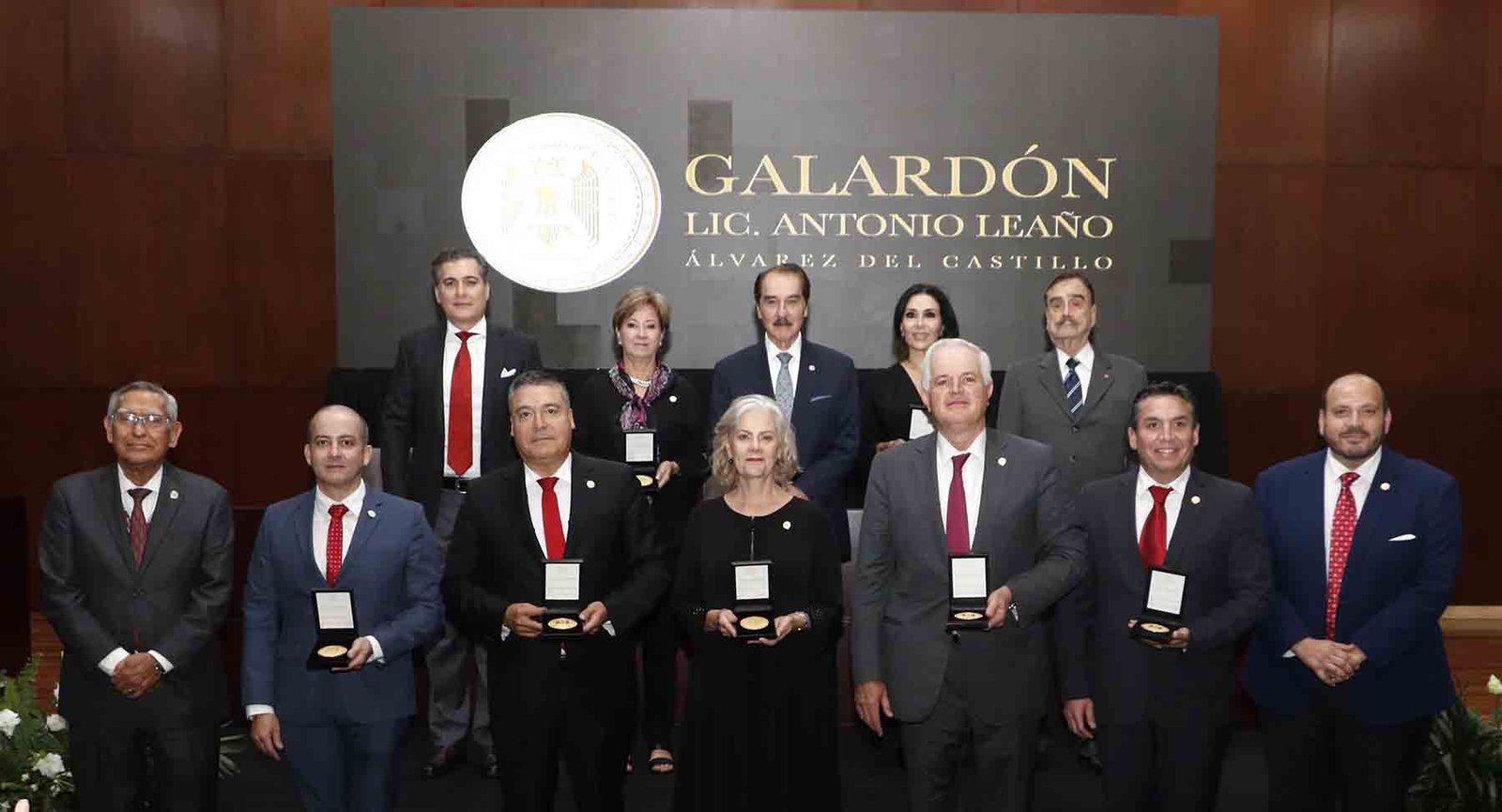 UAG reconoce trayectoria de siete distinguidos egresados