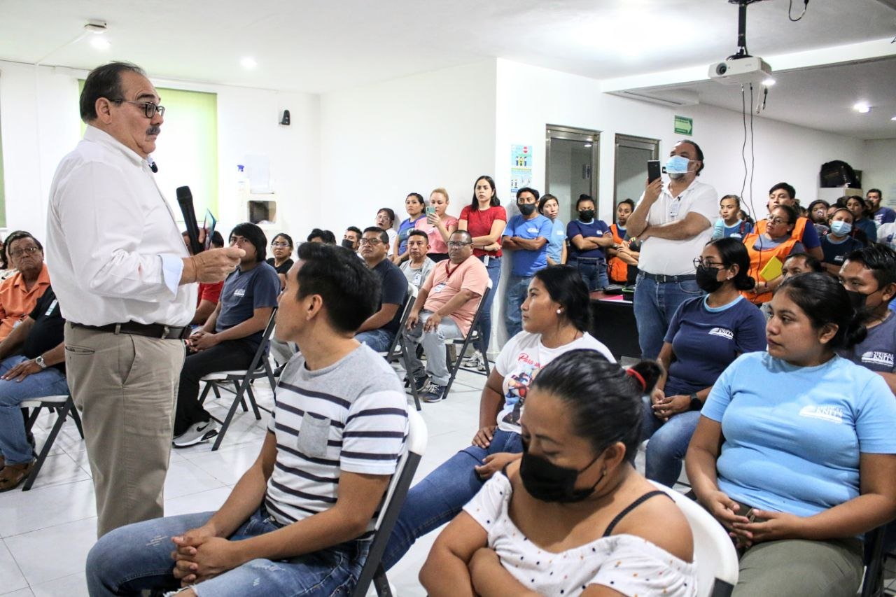 Ramírez Marín visitó la empresa Vertical Knits,  en el municipio de Baca