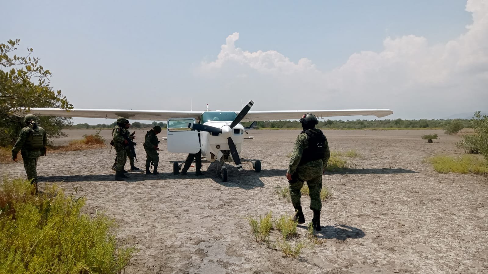 Ejército, Fuerza Aérea y Guardia realizan en Chiapas el aseguramiento de una aeronave con probable cocaína