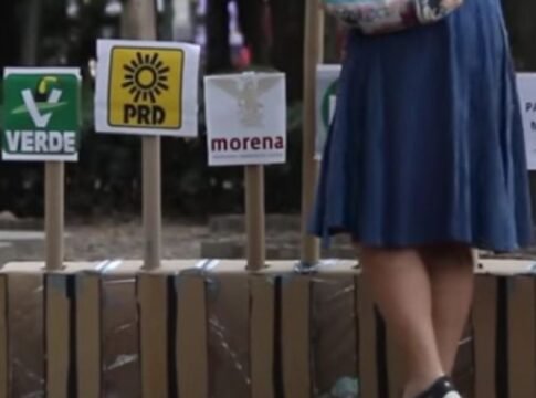 ENRIQUEciendo la noticia