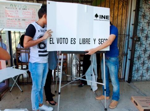 ENRIQUEciendo la noticia