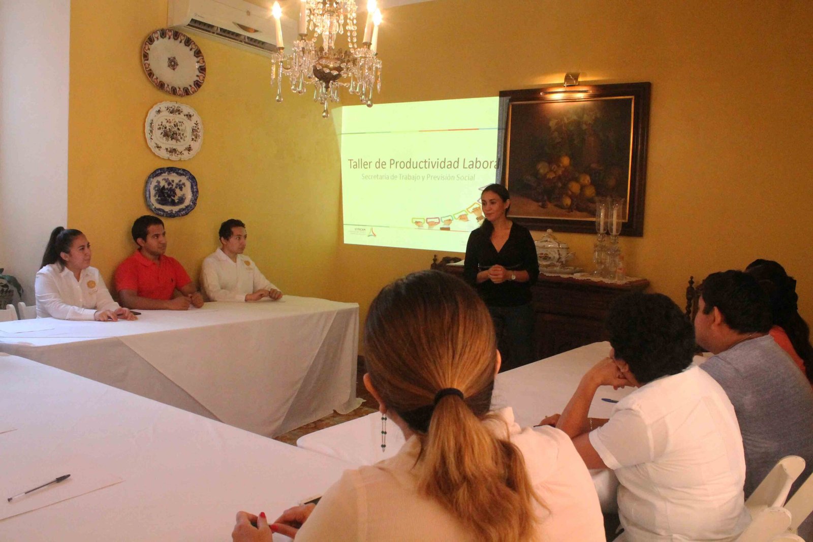 STPSCAM imparte taller a empleados de servicios turísticos y hoteleros