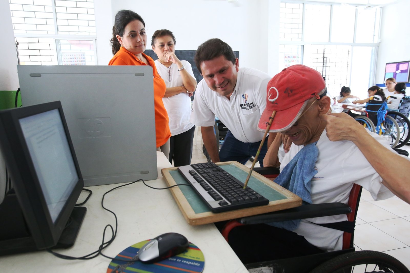Respaldo a grupos vulnerables, tarea de todos
