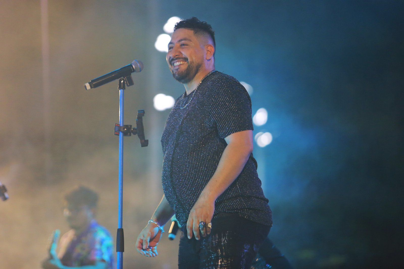 Amplio repertorio musical entonaron Aarón y su Grupo Ilusión y Rewind Retro Show Band en Carnaval Cancún 2023