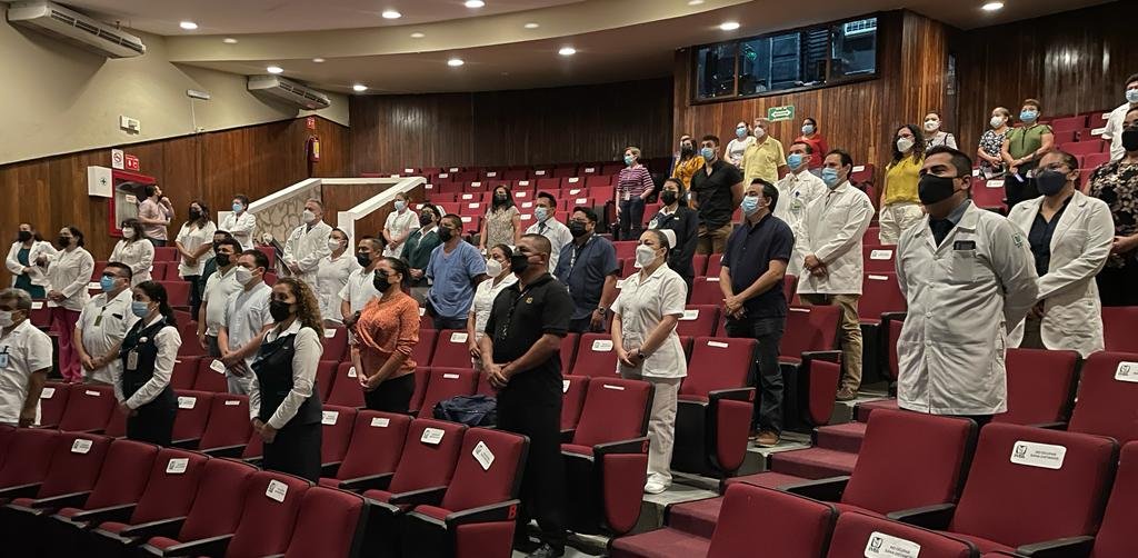 Reconoce IMSS Yucatán a personal destacado con la Condecoración Miguel Hidalgo en Grado Banda