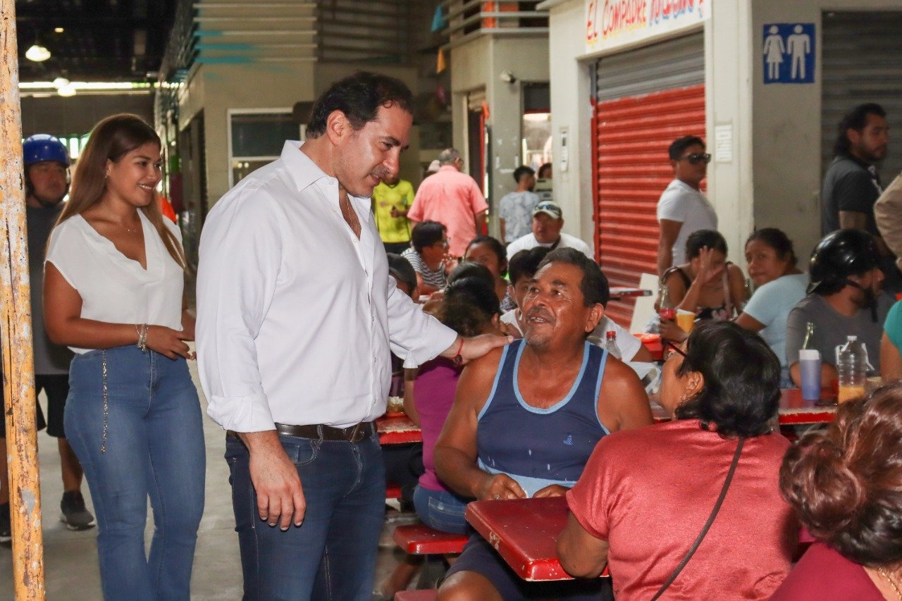 Julián Zacarías Curi supervisa mejoras en el mercado municipal “Francisco I. Madero” de Progreso