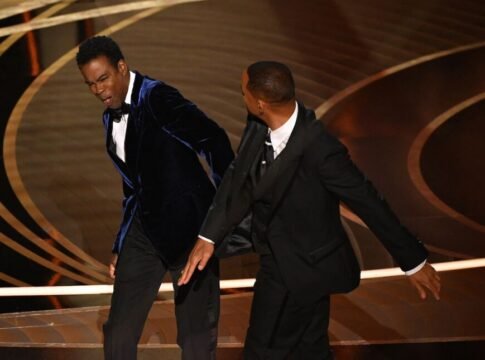 Will Smith ataca a Chris Rock en los premios Oscar