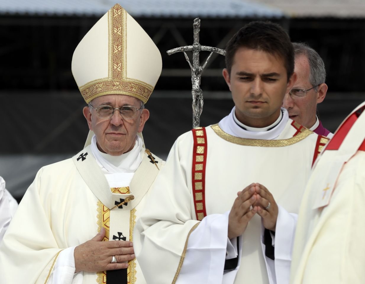 El papa pide a los jóvenes creer en una nueva humanidad