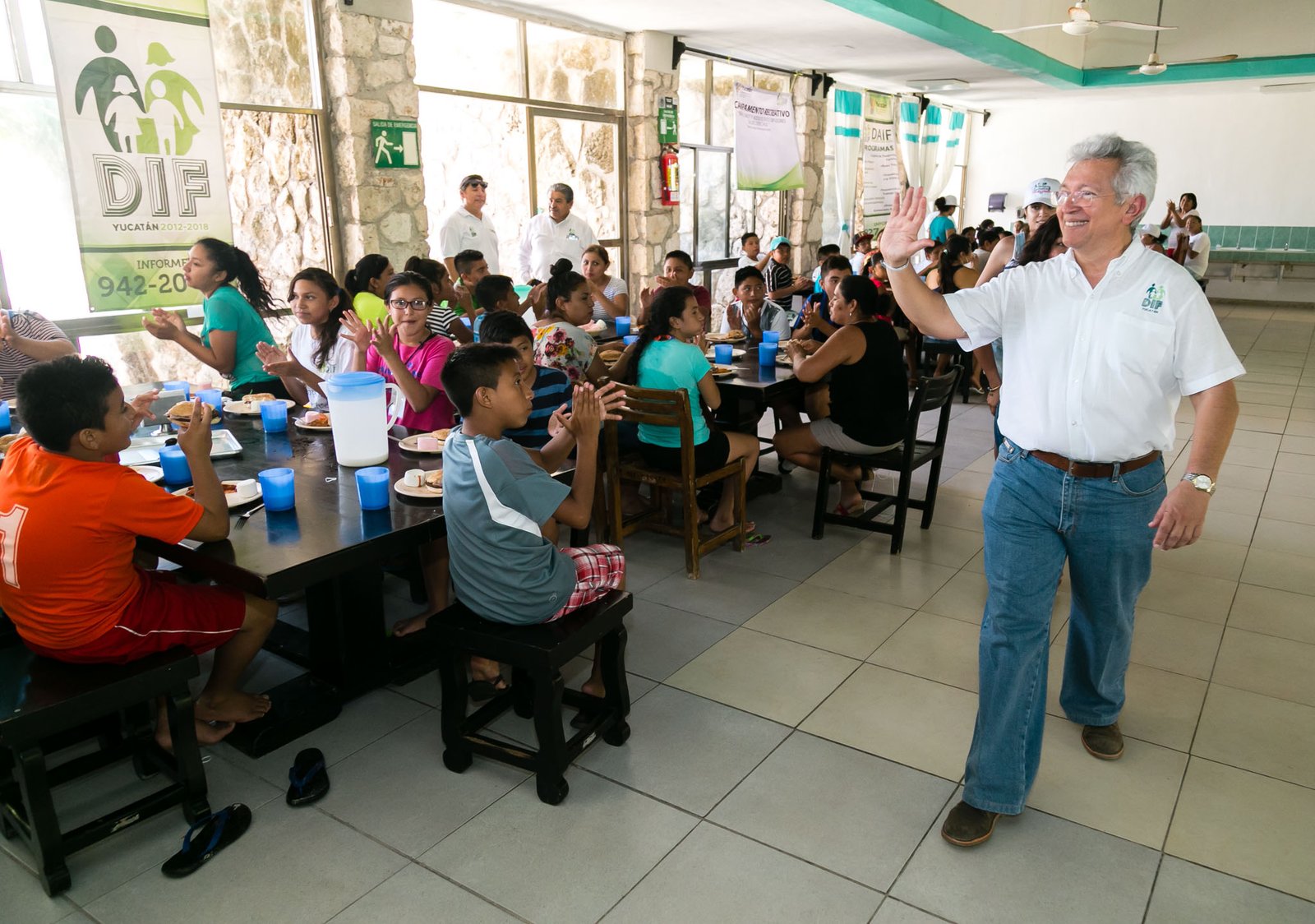 Arriban de Campamento Recreativo infantes Difusores de los Derechos