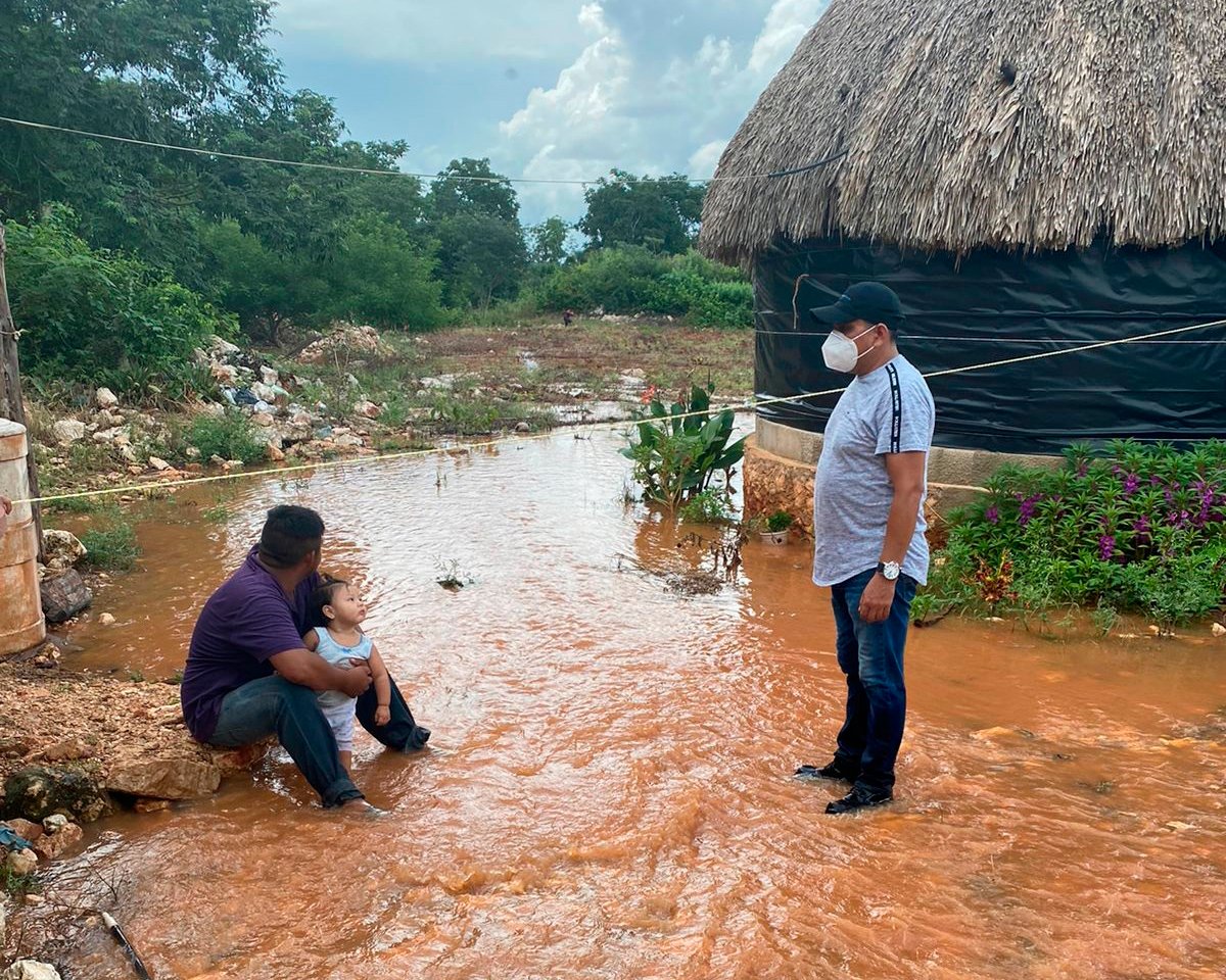 Alcalde apoyo a familias de Yaxhachen