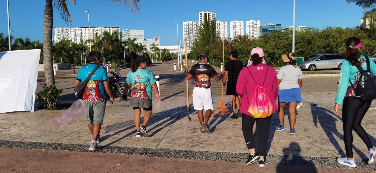 Con éxito jóvenes limpian Malecón Tajamar