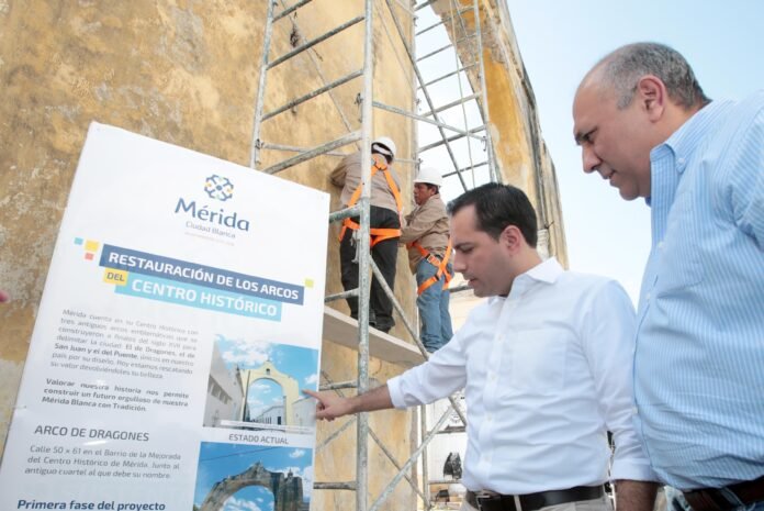 Encabeza alcalde el inicio del rescate de los Arcos de Mérida