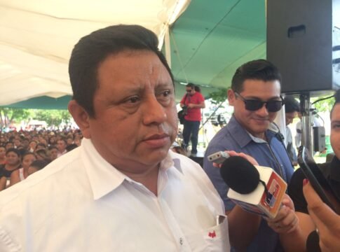 ENRIQUEciendo la noticia