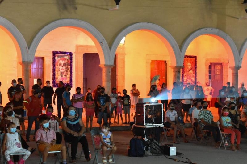 Cine mexicano, en la plaza principal de Maxcanú