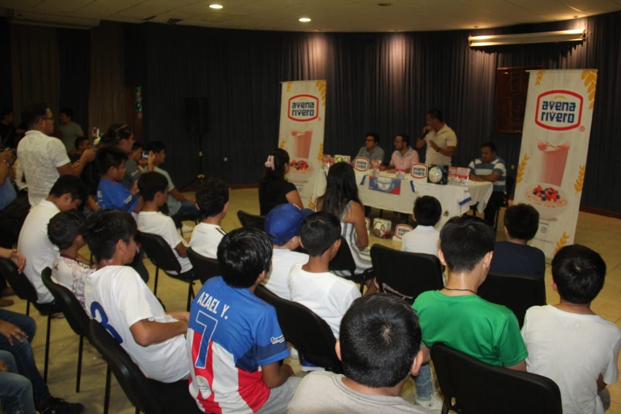 Presentan una nueva escuelita de fútbol en Umán