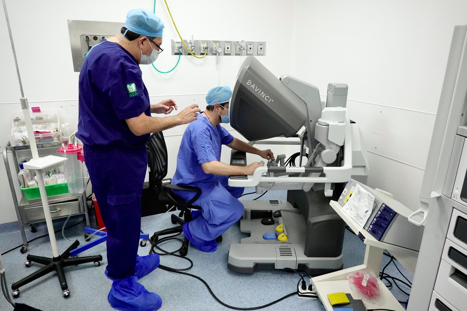 Hospital de Oncología del CMN SXXI, pionero del IMSS en realizar cirugías de mínima invasión asistidas por robot