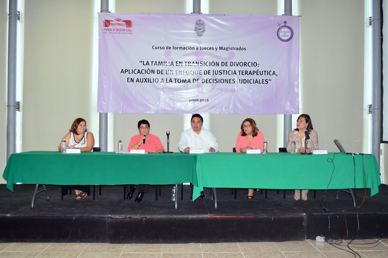 Entrenan a jueces para aplicar una visión psicológica en su labor judicial