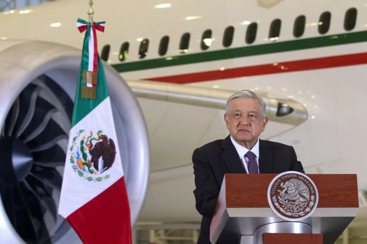 El Avión, Jefe, el Avión